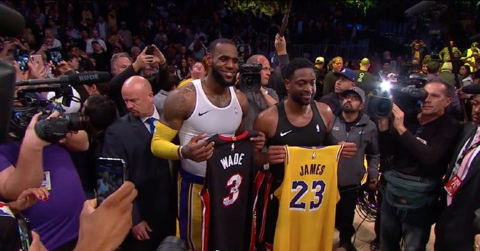  太阳逆转湖人登顶西部榜首  