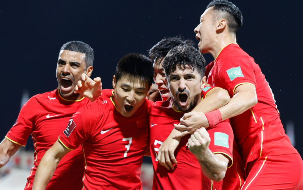  沙尔克04换帅如换刀，全新战术激活球队战斗力